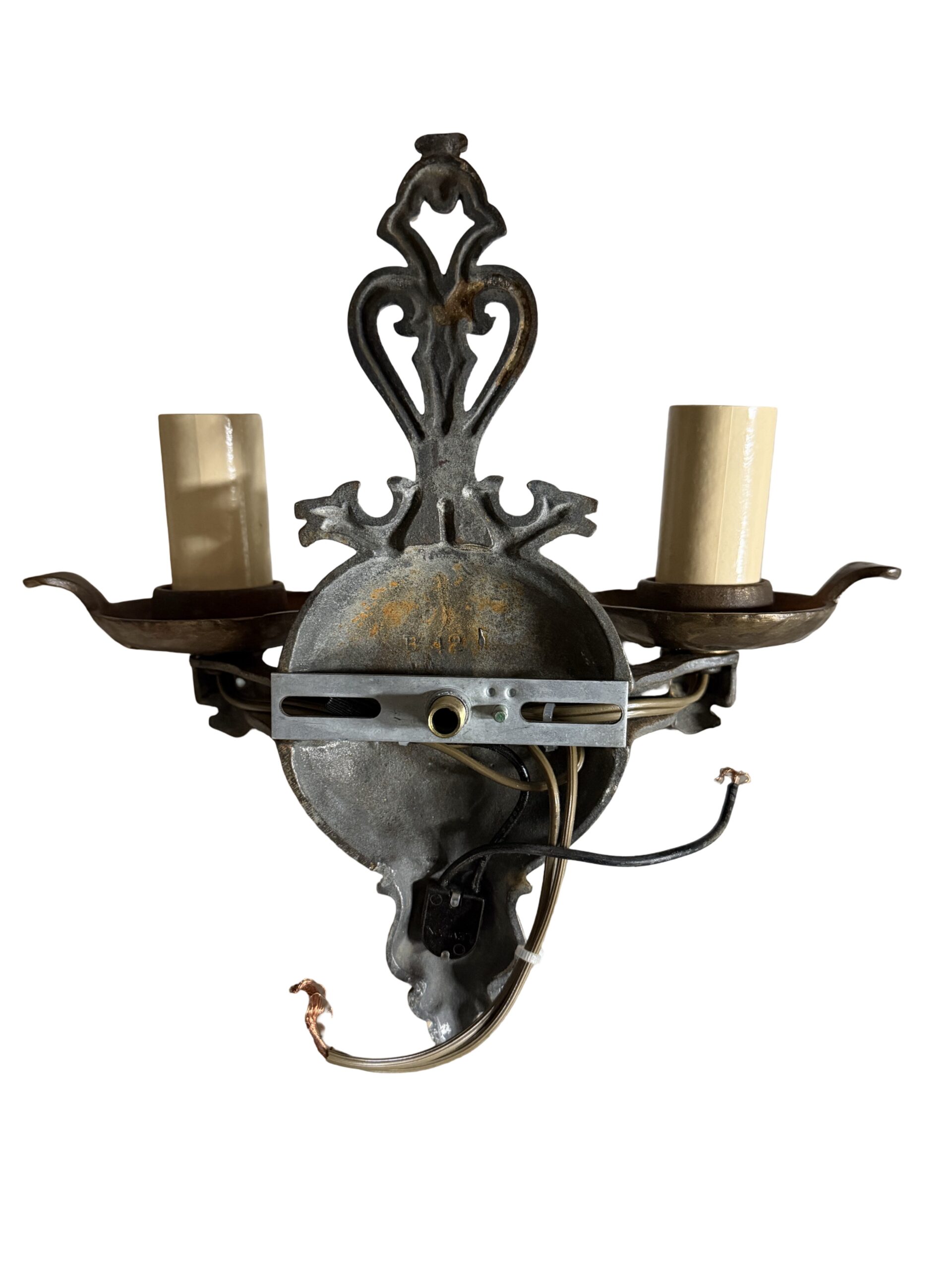 VL1218 Vintage c1930 JC Virden Hammered Cast Iron Dogs Head Double Sconce Restored - Image 4
