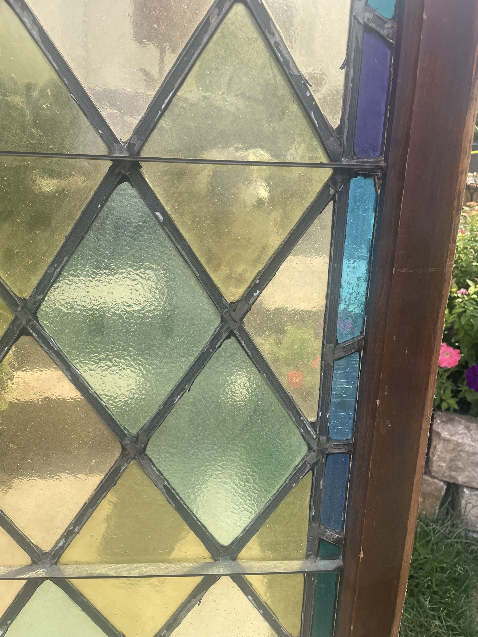 AG1072 Antique Vintage c1920 Large Diamond Light Stained Glass Tudor Window - Image 5