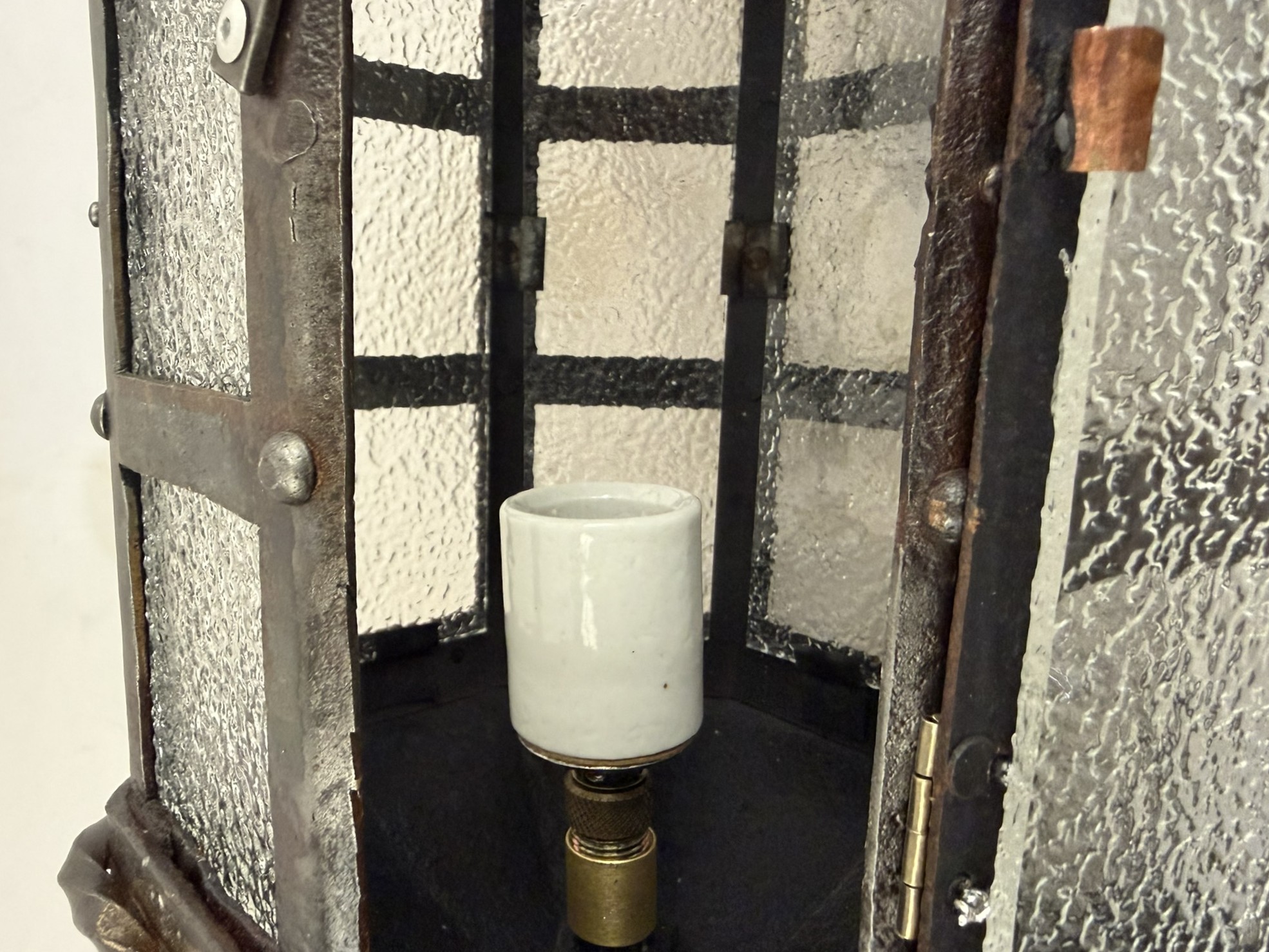 VL1370 Antique c1910 Cast & Wrought Iron Outdoor Sconce Coach Light Restored - Image 9